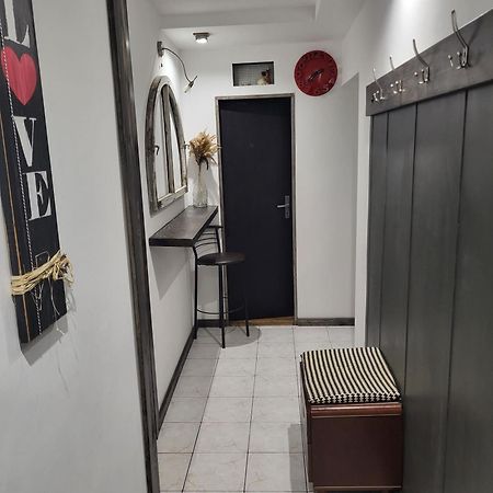 Новая Квартира Uzhhorod Bagian luar foto